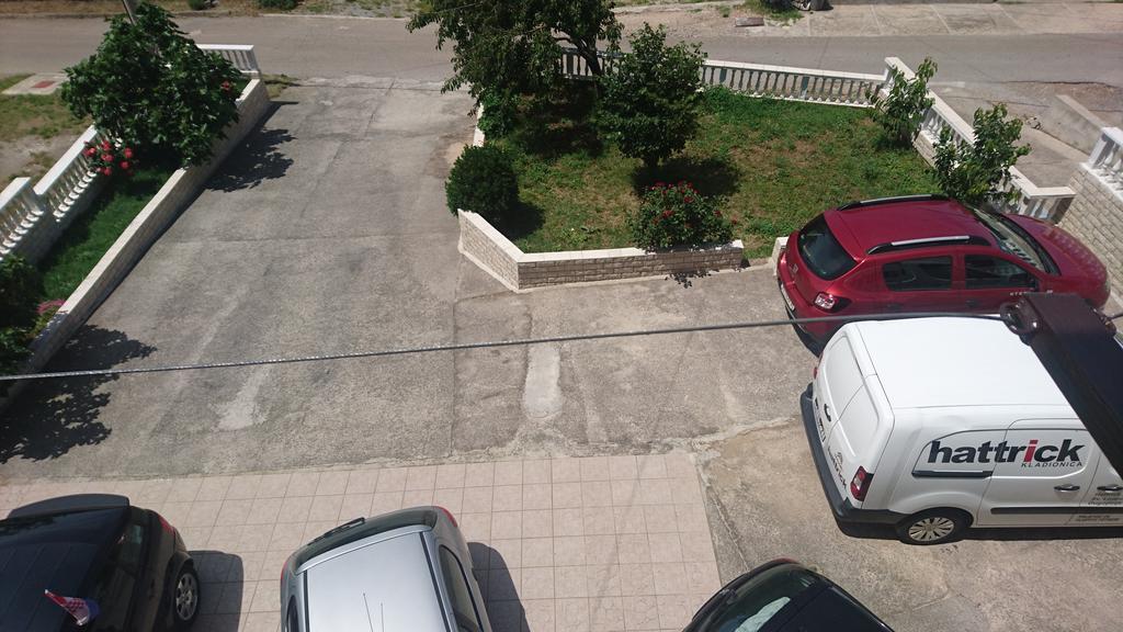 سينج Apartment Leona المظهر الخارجي الصورة