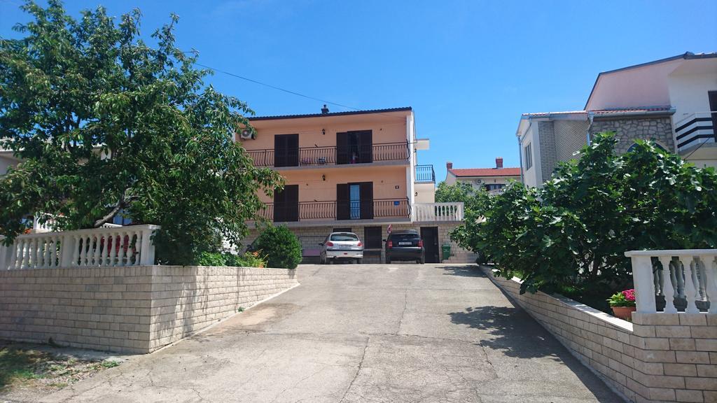 سينج Apartment Leona المظهر الخارجي الصورة