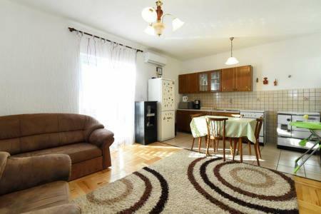 سينج Apartment Leona المظهر الخارجي الصورة